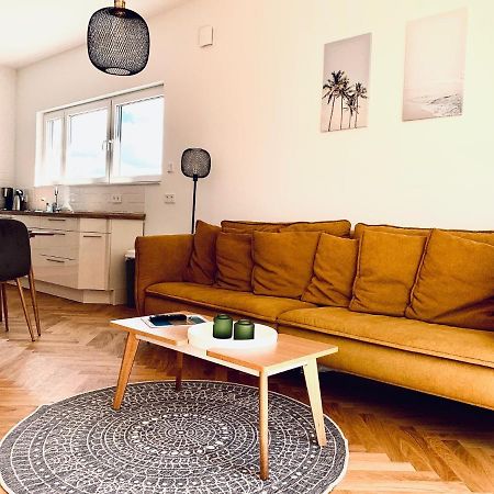 Modernes Apartment Am See Mit Terrasse Grossraeschen Eksteriør billede