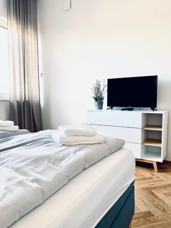 Modernes Apartment Am See Mit Terrasse Grossraeschen Eksteriør billede