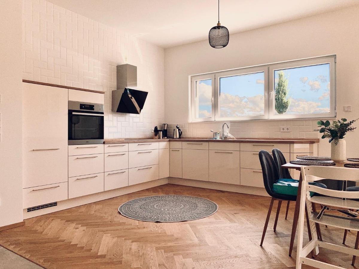 Modernes Apartment Am See Mit Terrasse Grossraeschen Eksteriør billede