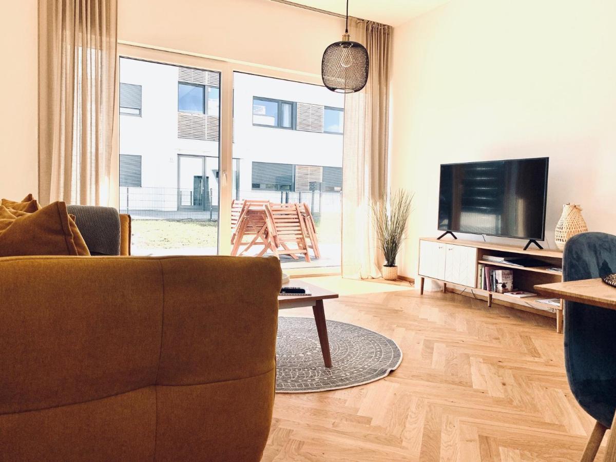 Modernes Apartment Am See Mit Terrasse Grossraeschen Eksteriør billede